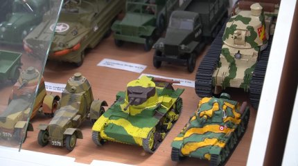 Более 500 моделей военной техники собрал житель Уральска
