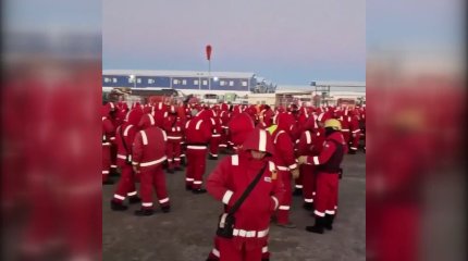 Сотни рабочих строительной компании вышли на забастовку в ЗКО