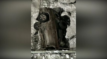 Ақтөбеде көлік көпірден құлап кетті