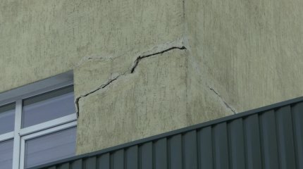 В Алматы рушится здание новой поликлиники