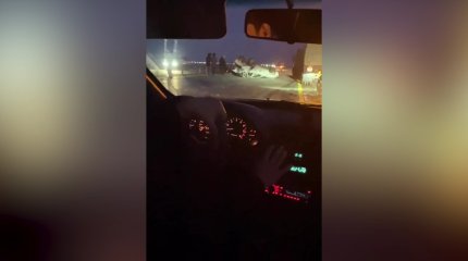 Двухсерийное ДТП: водитель такси выжил в аварии на трассе, но был сбит внедорожником