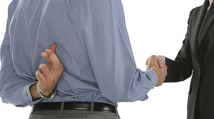 Должность учителя за 500 тысяч тенге «продала» жительница Туркестана