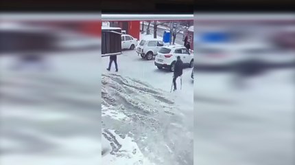 На семейчанина с инвалидностью среди бела дня напал грабитель