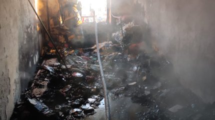 Өрт сөндірушілер жалын ішінен 6 адамды алып шықты