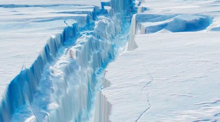 Айсберг бөлінді