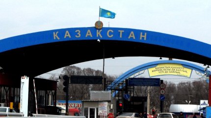 Десятки выдворенных иностранцев так и не покинули Казахстан, - полиция