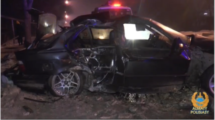 17-летняя девушка погибла в аварии в Алматы