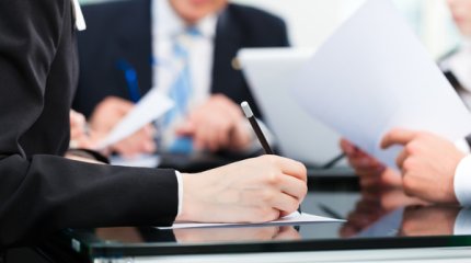 БҚО-да тұрғындарды малға теңеген ауыл әкіміне сөгіс беру ұсынылды