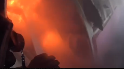 Пожарные вытащили из огня четверых человек в Таразе.