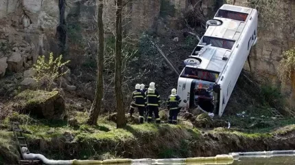 Перуде автобус жардан құлап, 25 адам мерт болды