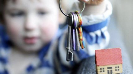 Почти полторы тысячи детей-сирот без причины сняли с очереди в СКО