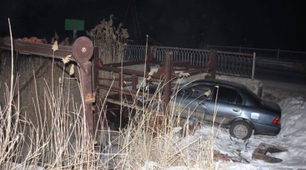 Жетісуда су өлшейтін конструкцияға соғылған көліктегі жолаушы көз жұмды