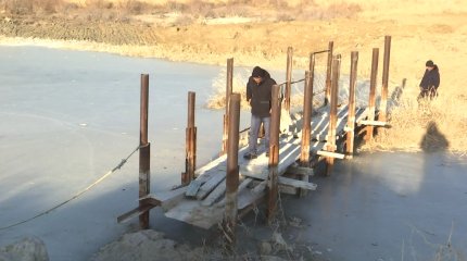 Арал ауданы Ақшатау ауылының оқушылары білім алу үшін өмірлерін қатерге тігуге мәжбүр