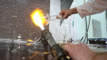 В Мангистауской области работает единственный в регионе стеклодув