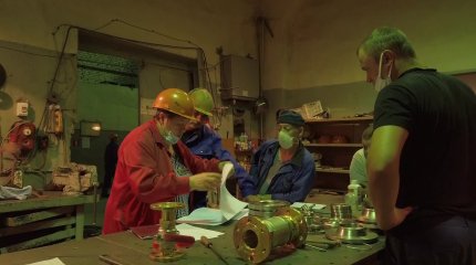 За разницу в зарплатах казахстанцев и их иностранных коллег наказали сотни предпринимателей