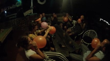 Елімізде тыйым салынған "газды шарлар" еркін саудаланып жүр