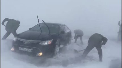 В Карагандинской области могут арестовать водителей, выехавших на закрытую трассу