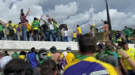 По стопам Трампа: сторонники проигравшего Президента Бразилии устроили погромы