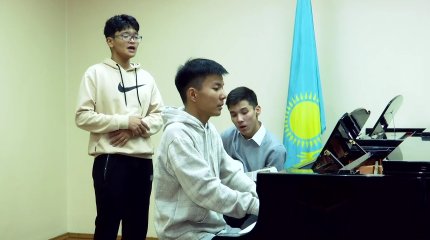 Подростки из Петропавловска покорили казахстанцев песней о красоте девушек