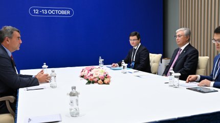 Мемлекет басшысы Draper Fisher Jurvetson компаниясының тең құрылтайшысы және Дрейпер Университетінің негізін қалаушы Тим Дрейпермен кездесті