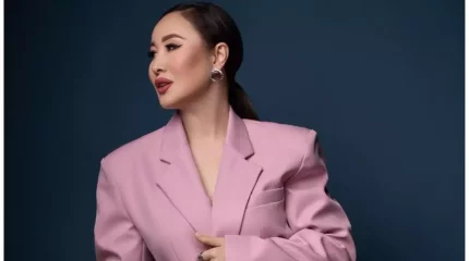 "Кемпірдің қызымын ғой": әнші Гүлнұр Оразымбетова көпшілікке анасын көрсетті