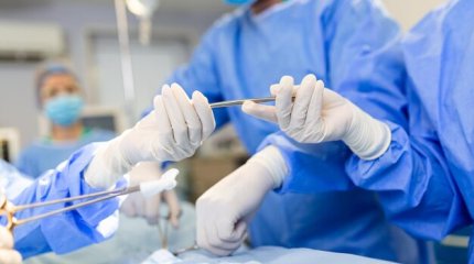 25-сантиметровую опухоль удалили у жительницы Атырау