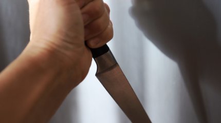Карагандинец напал на подростка с ножом в продуктовом магазине