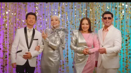 "Біреу зорлап жатқандай сезімде тұрмын". Әнші Қарлығаш орамалын шешті