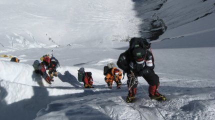 Экс-президент «Риддер ТЭЦ» покорила Эверест за 7 млн тенге