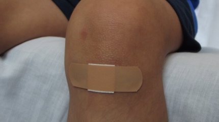 Школьница с расстройством пищевого поведения порезала себя из-за уговоров мамы принимать пищу