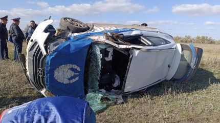 Участковый опрокинул в кювет служебную машину в Костанайской области