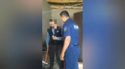 Туркестанский дебошир огрел полицейского чайником по голове