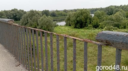 Мужчина надругался над восемью школьницами под мостом