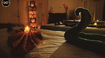 Массажист изнасиловал клиентку во время тайского массажа