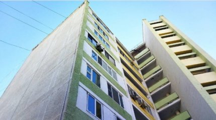 Ақтауда әйел пәтерде қандаланы улағаннан кейін екі бала өлі табылды