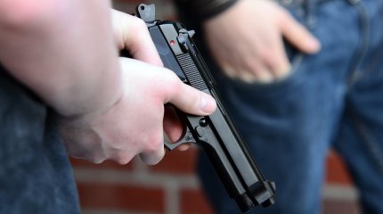 Избил ребенка и врача: подросток ворвался в одну из больниц Петропавловска с пистолетом