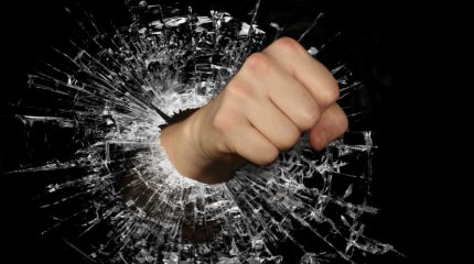 Подросток напал на пациентку и врача в детской больнице СКО