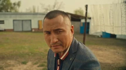 "Өзімді арамтамақ, қайыршы сезіндім": Актер Назар Шархан гонорарын не себепті жария етпейтінін айтты