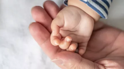 Жамбыл облысында нәрестені 1,5 миллион теңгеге сатқан акушерлер сотталды