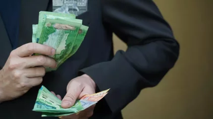 Қазақстанда қай жастағы азаматтар ең жоғары жалақы алатыны анықталды