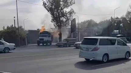 Алматыда жанар-жағармай тиелген көлік өртенді