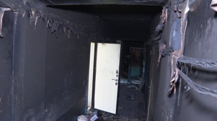 Таразда тұрғын үйде өрт шығып, 1 адам қаза тапты, өрт сөндірушінің денесін күйік шалды