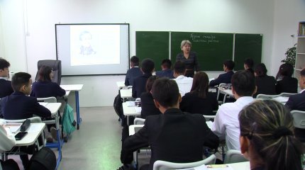 Мы учим детей жизни: педагог с 30-летним стажем из Астаны поделилась секретом работы с детьми