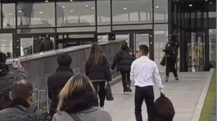 Блогера арестовали за прогулку с бараном по Астане