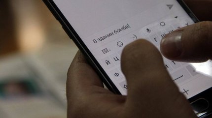 “Ақша, әйтпесе жарамын!” Қарағандыда полицейлер жалған хабар берген қызды ұстады