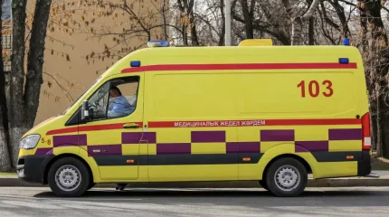 Шымкентте төртінші қабаттан құлап кеткен бес жасар қыздың жағдайы ауыр