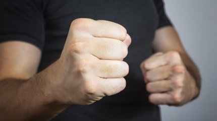 Аким побил работника в Акмолинской области