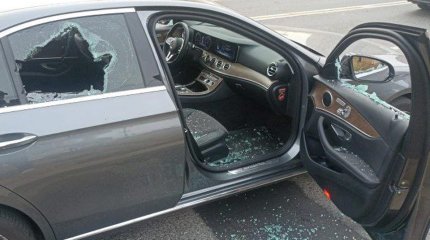 Расстреляли на светофоре иномарку: дерзкое ограбление попало на видео