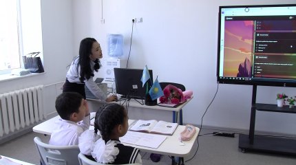 "Телефонға телмірген жас ұрпаққа ескірген дүние азық болмайтынын түсіндім", - мұғалім
