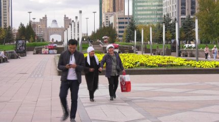 Адам неге бір-бірінің әрекетін қайталайды?